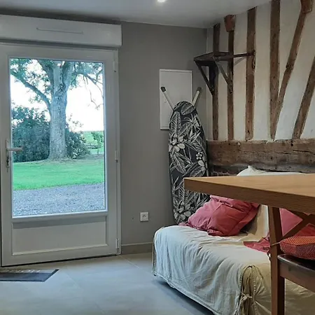 Le Thuit - F2 Plain Pied équipé à La Ferme *